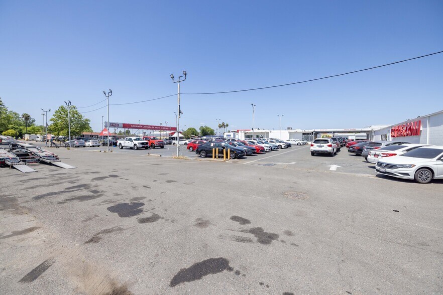 2760 Fulton Ave, Sacramento, CA à vendre - Photo de l’immeuble – Image 3 sur 4