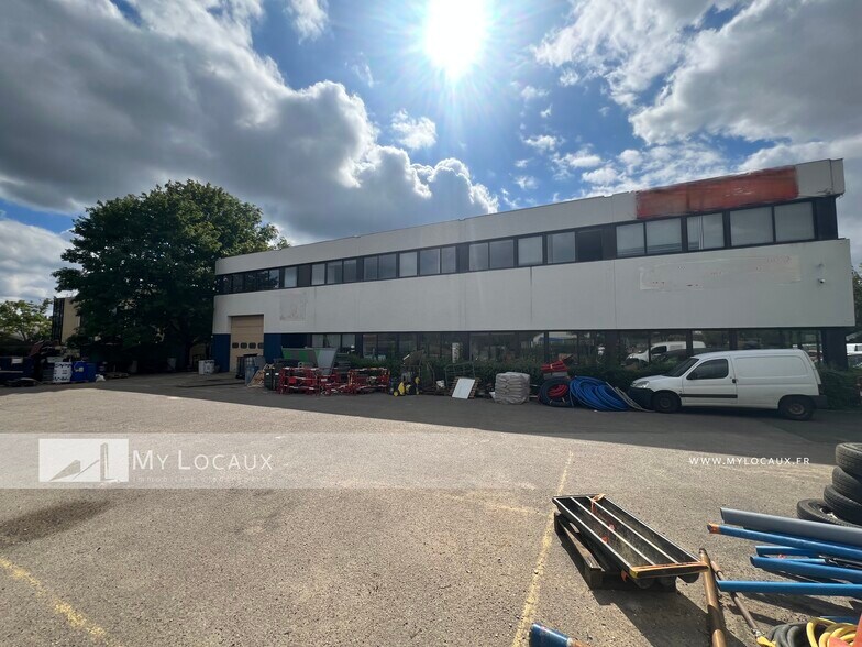 Industriel/Logistique dans Buc à vendre - Photo de l’immeuble – Image 1 sur 11