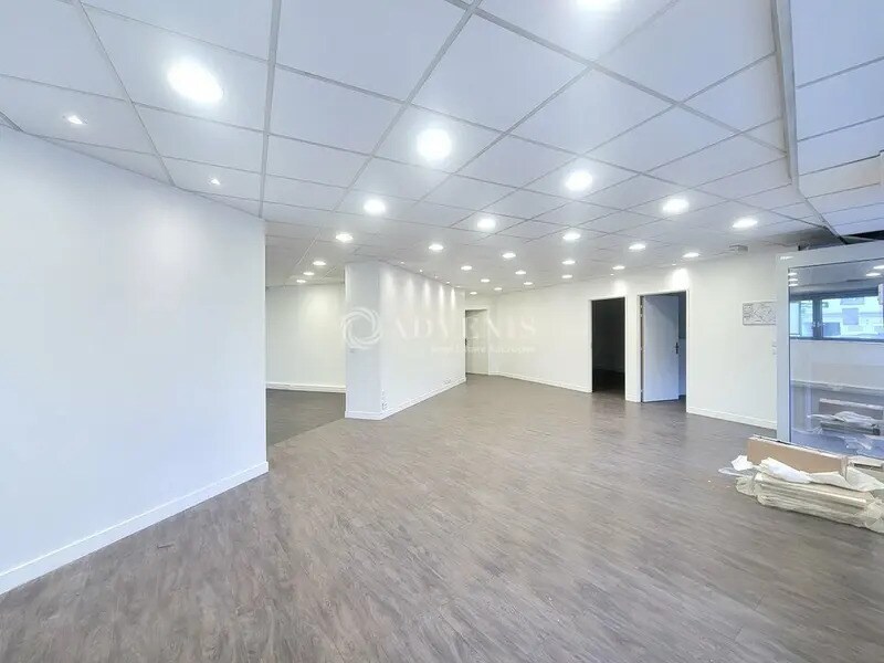 Local commercial dans La Garenne-Colombes à louer Photo intérieure– Image 1 sur 8