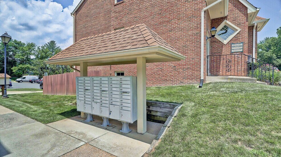 1142 Walker Rd, Great Falls, VA à louer - Photo de l’immeuble – Image 2 sur 29