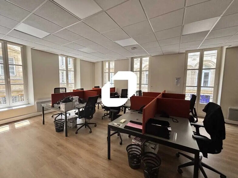 Bureau dans Bordeaux à louer - Photo de l’immeuble – Image 1 sur 7