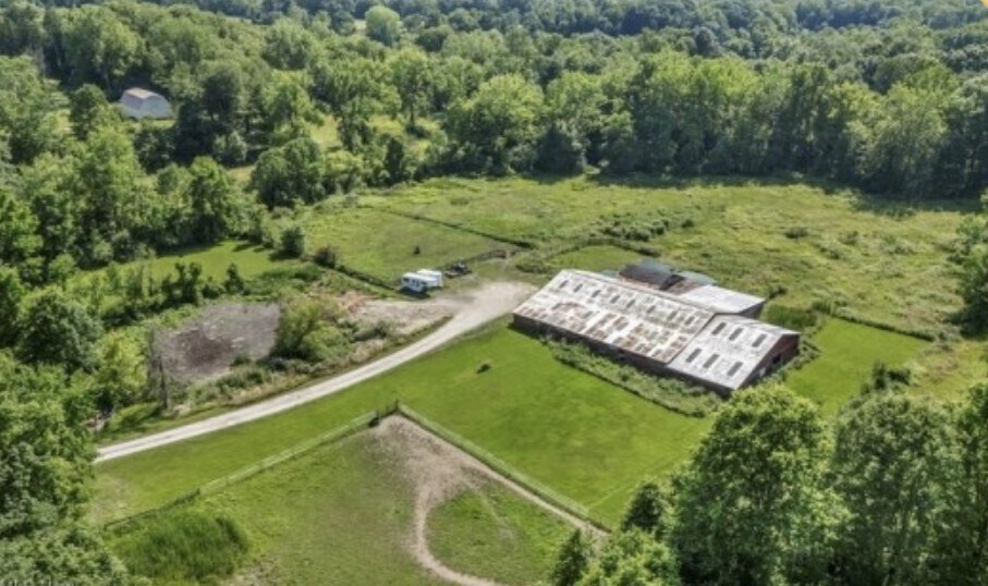 17500 East River Rd, Columbia Station, OH à vendre - Photo de l’immeuble – Image 2 sur 5