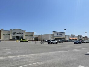 1600 N Jackson St, Tullahoma, TN à louer Photo intérieure– Image 2 sur 3