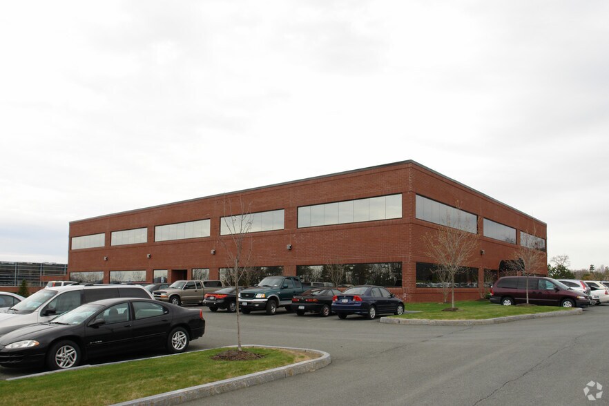 29 British American Blvd, Latham, NY à louer - Photo de l’immeuble – Image 2 sur 12