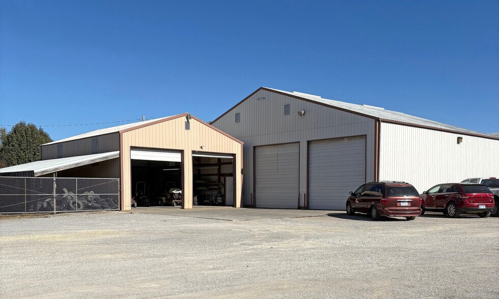 210 W Cole St, Moundridge, KS à vendre - Photo de l’immeuble – Image 2 sur 11