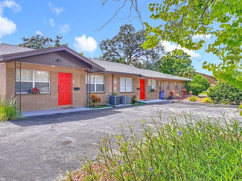 139 SE Jefferson Cir N, Saint Petersburg, FL à vendre - Photo de l’immeuble – Image 3 sur 52