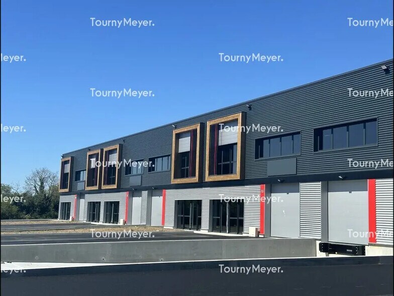 Local d’activités dans Saint-Étienne-de-Montluc à louer - Photo de l’immeuble – Image 1 sur 5