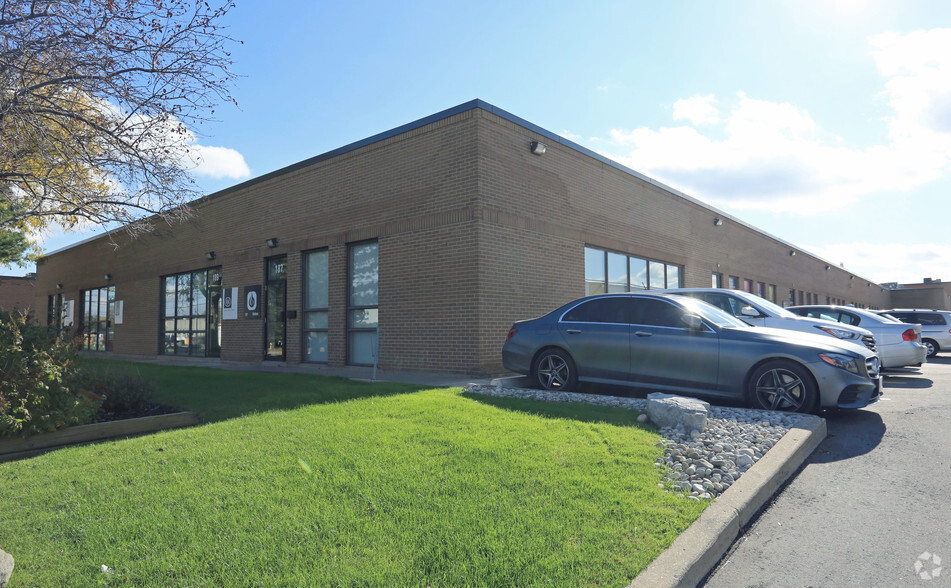 147-169 Denison St, Markham, ON à vendre - Photo de l’immeuble – Image 2 sur 2