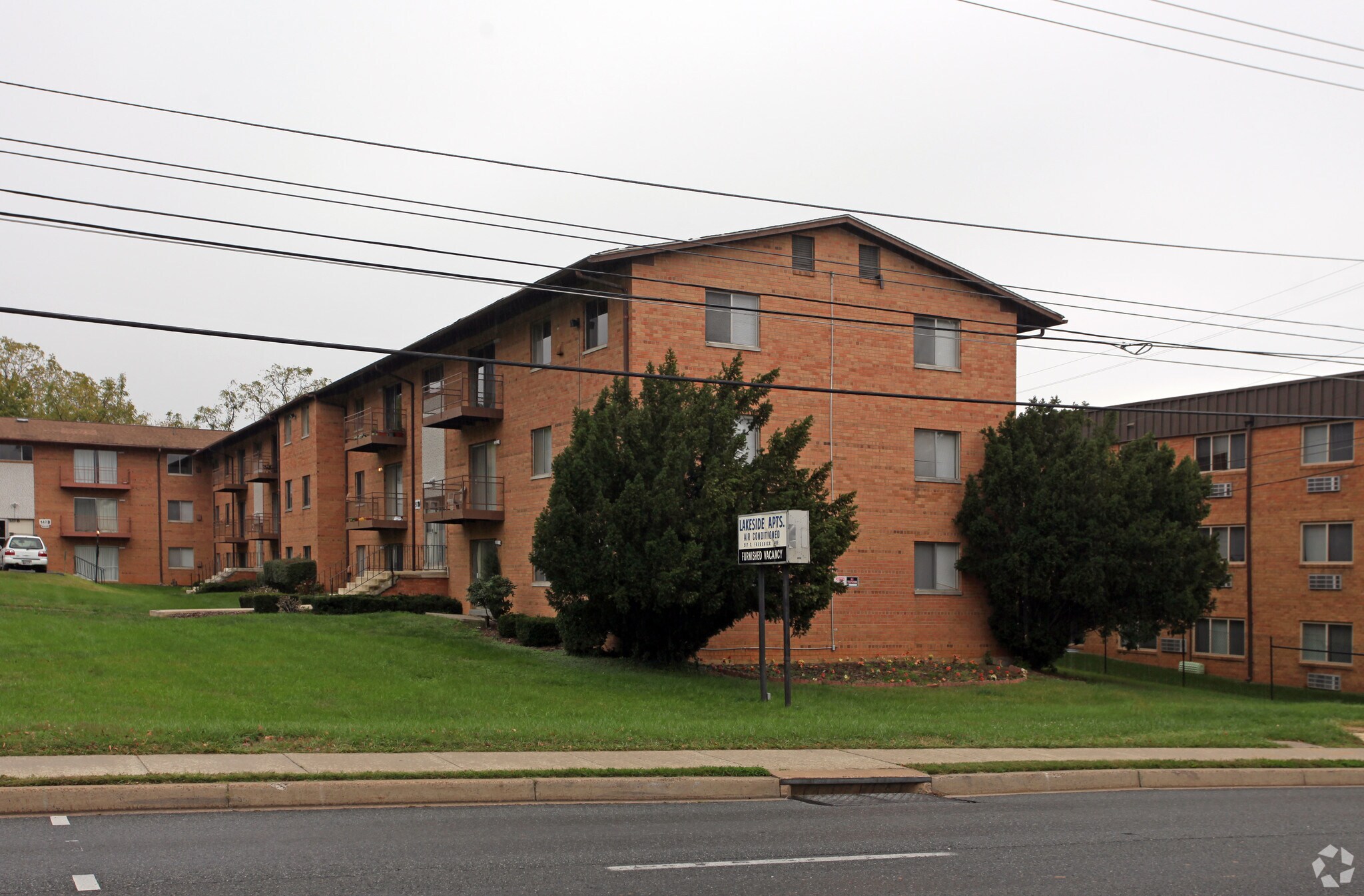 517 S Frederick Ave, Gaithersburg, MD à vendre Photo principale– Image 1 sur 3