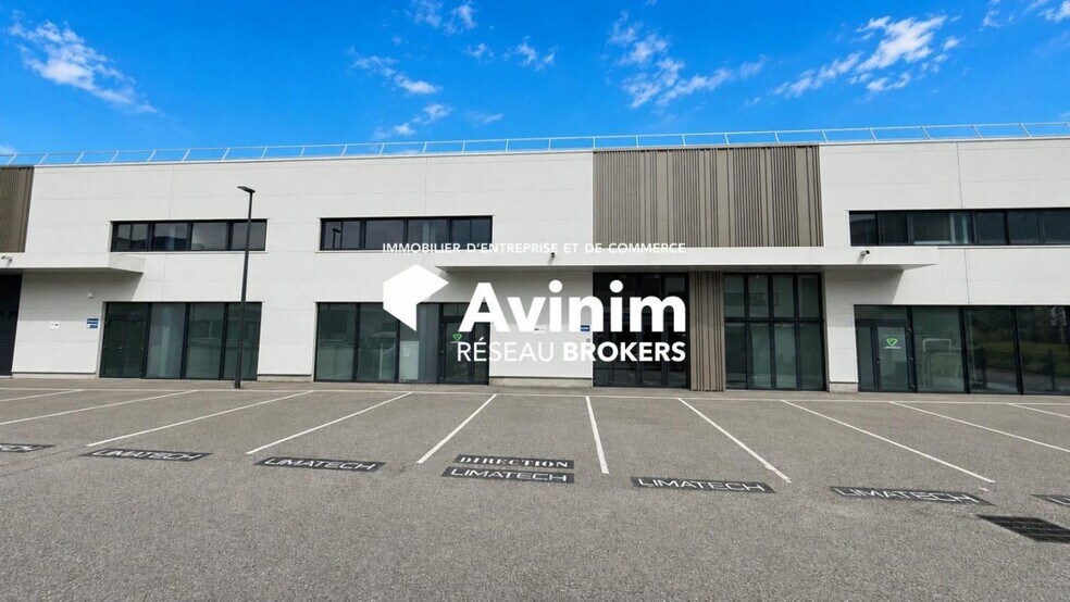 Local d'activités dans Voreppe à vendre - Photo de l’immeuble – Image 2 sur 11