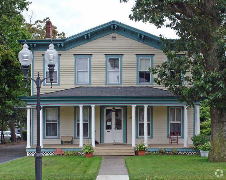 139 N Ocean Ave, Patchogue, NY à louer - Photo de l’immeuble – Image 1 sur 24