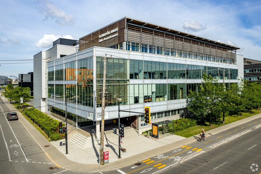 2600 Rue William Tremblay, Montréal, QC à louer - Photo principale – Image 1 sur 12