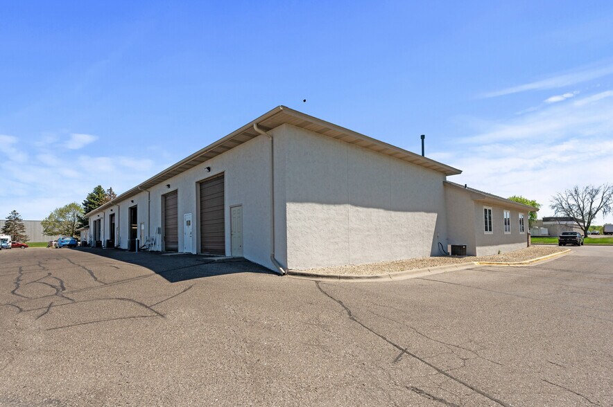 8557 Wyoming Ave N, Brooklyn Park, MN à vendre - Photo de l’immeuble – Image 2 sur 26