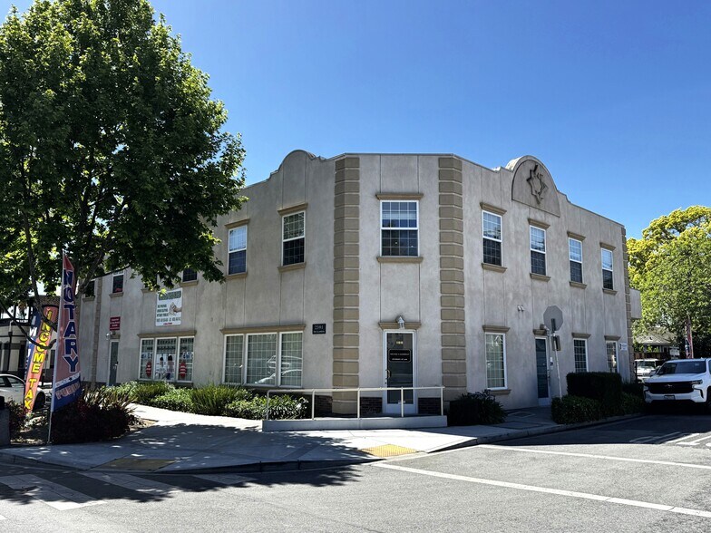 2391 The Alameda, Santa Clara, CA à louer - Photo de l’immeuble – Image 1 sur 7