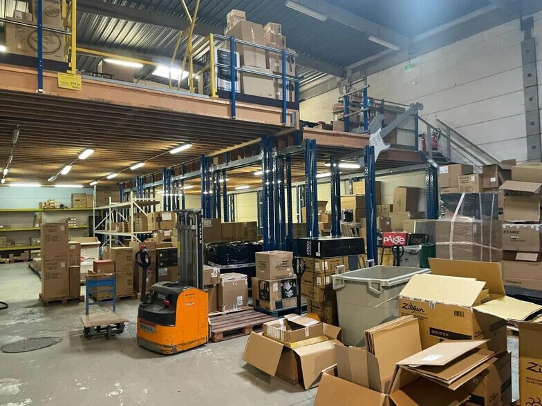 Local d'activités dans Aulnay-sous-Bois à vendre - Photo de l’immeuble – Image 2 sur 10