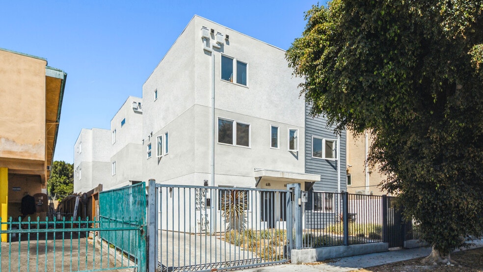 635 N Harvard Blvd, Los Angeles, CA à vendre - Photo de l’immeuble – Image 2 sur 46