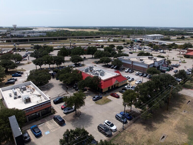 1505 William D Tate Ave, Grapevine, TX à vendre - Photo de l’immeuble – Image 1 sur 4