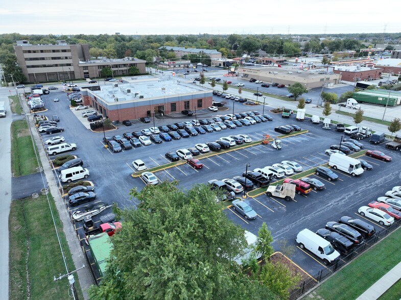 7825 W 95th St, Hickory Hills, IL à vendre - Photo de l’immeuble – Image 3 sur 4