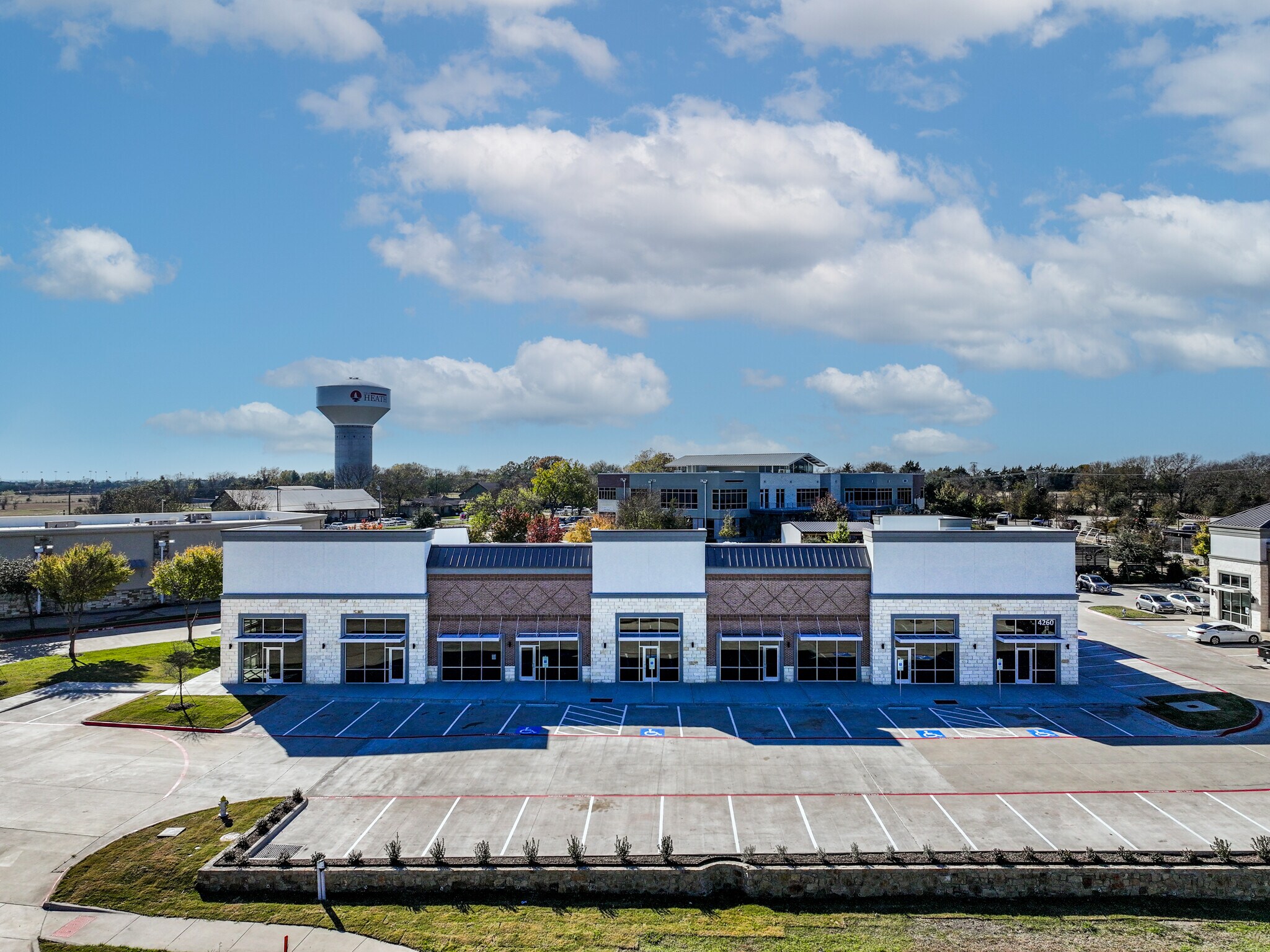 4260 Ridge Rd, Heath, TX à louer Photo principale– Image 1 sur 19