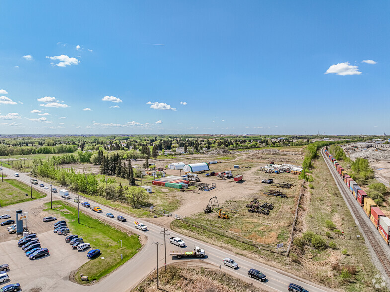 11010 Winterburn Rd NW, Edmonton, AB à vendre - Photo principale – Image 1 sur 7