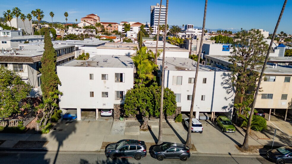 20 Units | Two Adjacent 10 Unit Building portefeuille de 2 biens à vendre sur LoopNet.fr - Photo principale – Image 1 sur 15
