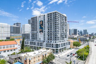 Plus de détails pour 218 NW 8th St, Miami, FL - Local commercial à louer