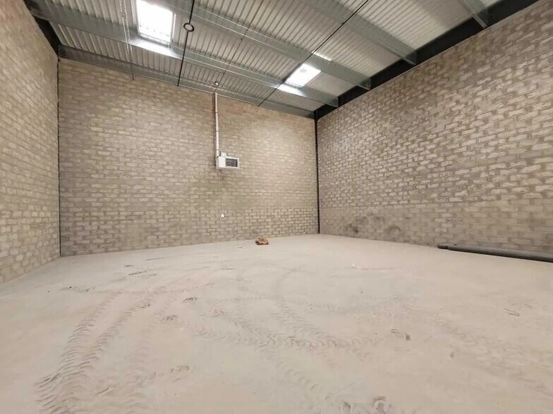 Local d’activités dans Corbeil-Essonnes à louer - Photo de l’immeuble – Image 2 sur 5