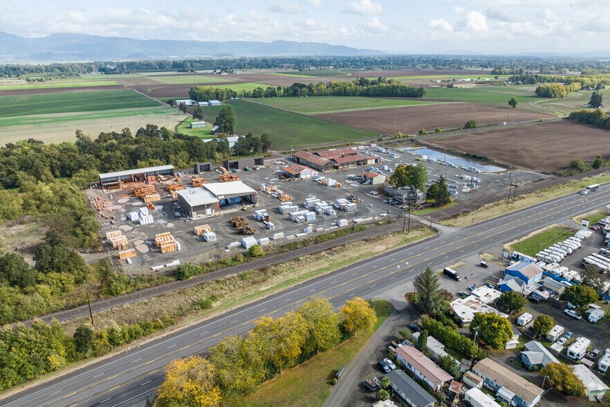 18 Year Absolute Net Lease - IND & IOS portefeuille de 2 biens à vendre sur LoopNet.fr - Aérien – Image 1 sur 17