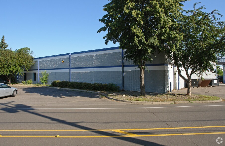 2342-2348 Helen St N, North Saint Paul, MN à vendre - Photo de l’immeuble – Image 3 sur 5