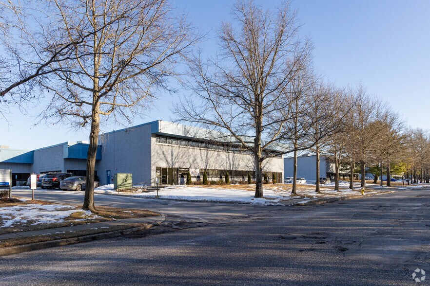 200 13th Ave, Ronkonkoma, NY à louer - Photo principale – Image 1 sur 7