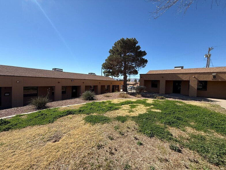 1527 Brown St, El Paso, TX à louer - Photo de l’immeuble – Image 2 sur 9