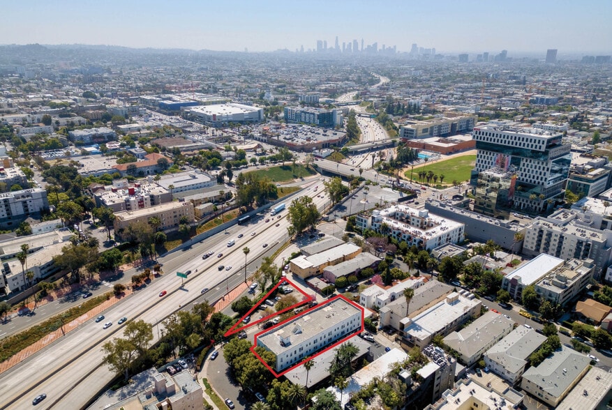 5826 Carlton Way, Los Angeles, CA à vendre - Photo de l’immeuble – Image 3 sur 22
