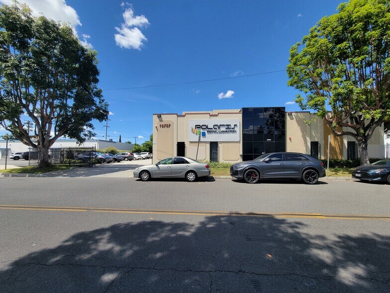 16737 Parkside Ave, Cerritos, CA à vendre - Photo de l’immeuble – Image 2 sur 17