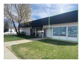 9803 71 St NW, Edmonton, AB à louer Photo de l’immeuble– Image 1 sur 2