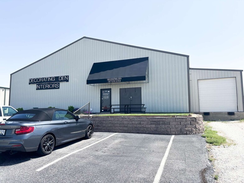 1310 N Kelly Ave, Nixa, MO à louer - Photo de l’immeuble – Image 1 sur 10