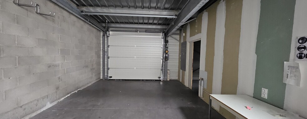 Local d'activités dans La Farlède à vendre - Photo de l’immeuble – Image 3 sur 6