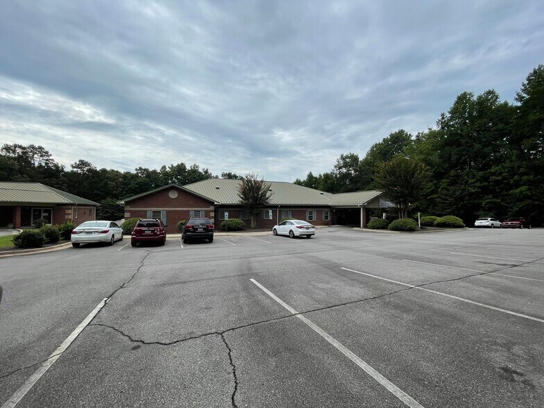 505 Samaritans Ridge Ct, Elkin, NC à louer - Photo de l’immeuble – Image 3 sur 3