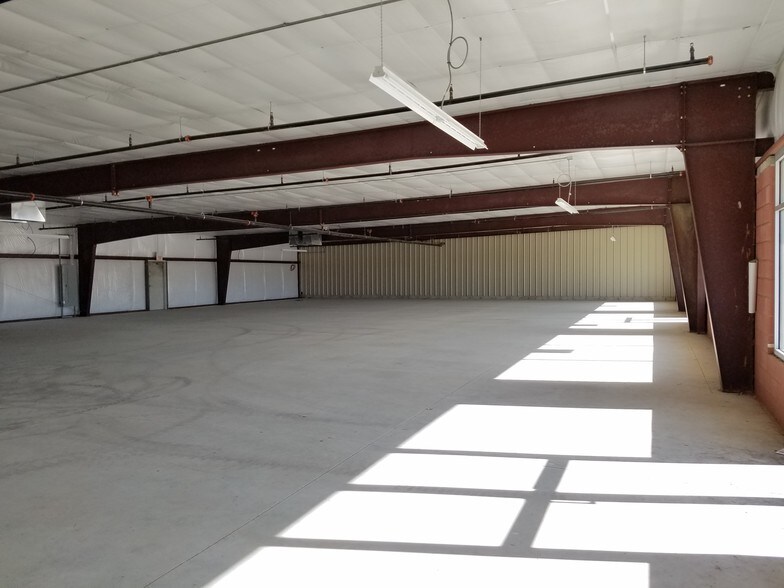 2200 E William St, Decatur, IL à louer - Photo intérieure – Image 3 sur 8