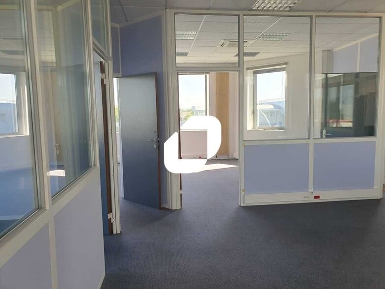 Bureau dans Poissy à louer - Photo intérieure – Image 2 sur 9