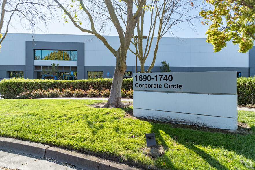 1690-1740 Corporate Cir, Petaluma, CA à louer - Photo de l’immeuble – Image 3 sur 7