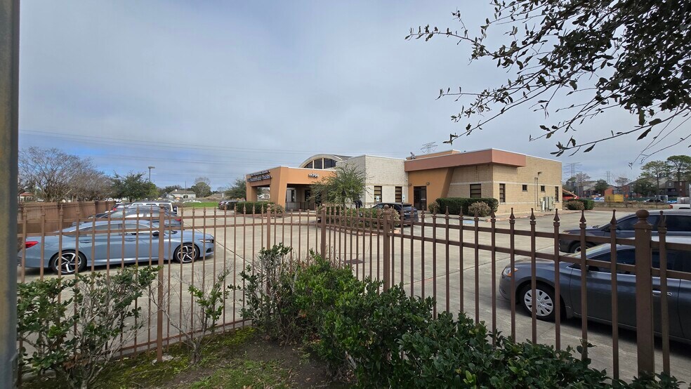 11706 Fallbrook Dr, Houston, TX à louer - Photo principale – Image 1 sur 19