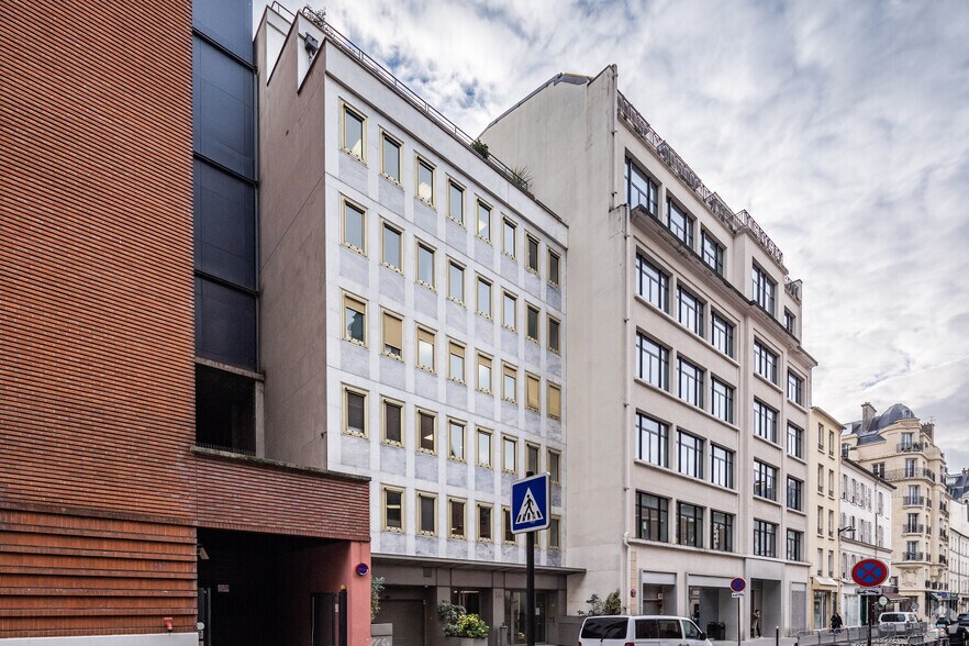 16 Rue Médéric, Paris à louer - Photo de l’immeuble – Image 2 sur 4