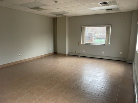 69 Horseblock Rd, Centereach, NY à louer - Photo intérieure – Image 2 sur 7