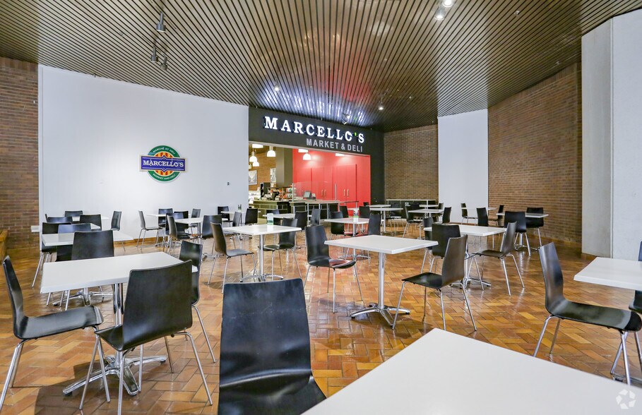 801 6th Ave SW, Calgary, AB à louer - Hall d’entrée – Image 3 sur 12