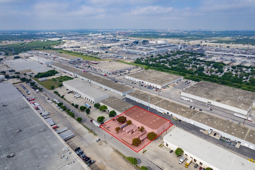 5813 Distribution, San Antonio, TX à louer - Photo de l’immeuble – Image 3 sur 11