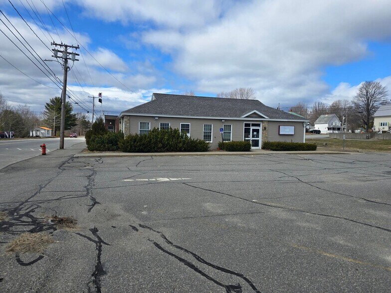 87 Main St, East Millinocket, ME à vendre - Photo principale – Image 1 sur 21