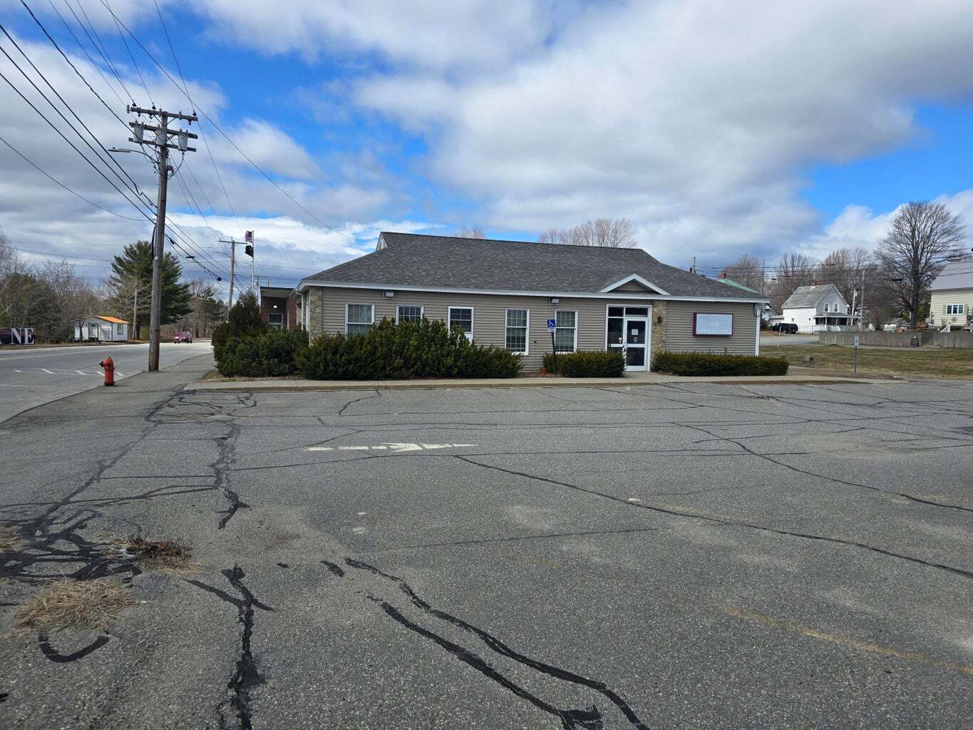 87 Main St, East Millinocket, ME à vendre Photo principale– Image 1 sur 22