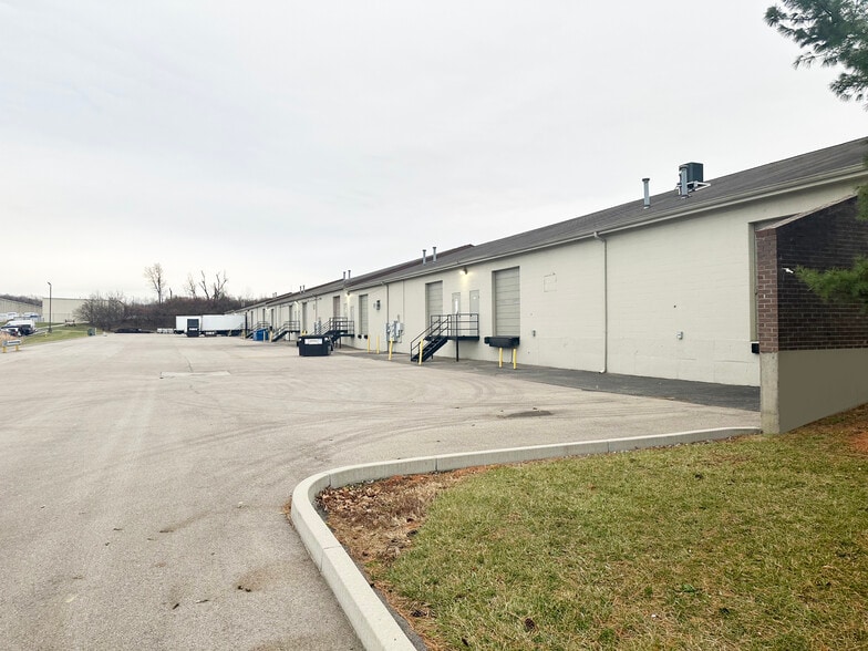 9840-9866 Crescent Park Dr, West Chester, OH à louer - Photo de l’immeuble – Image 3 sur 5