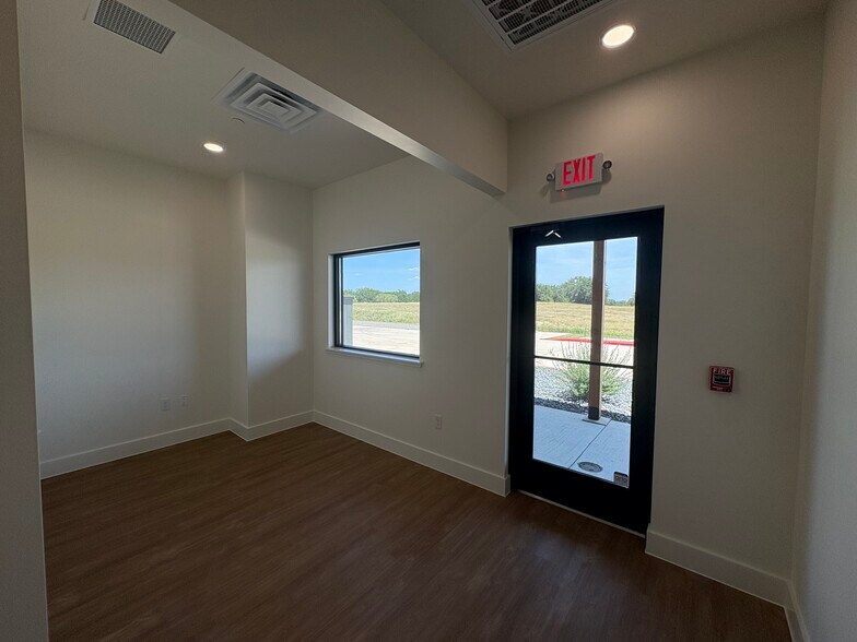 2600 Digby Dr, Belton, TX à louer - Photo de l’immeuble – Image 3 sur 6