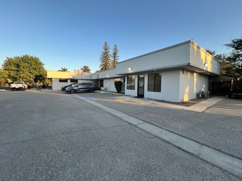 4000 San Dimas St, Bakersfield, CA à vendre - Photo de l’immeuble – Image 2 sur 12
